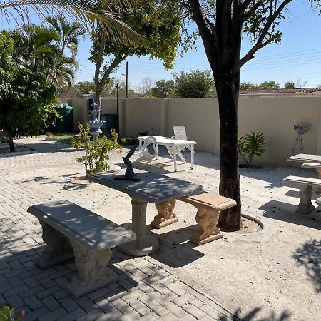 Ry Courtyard Hotel Oshakati Exterior photo