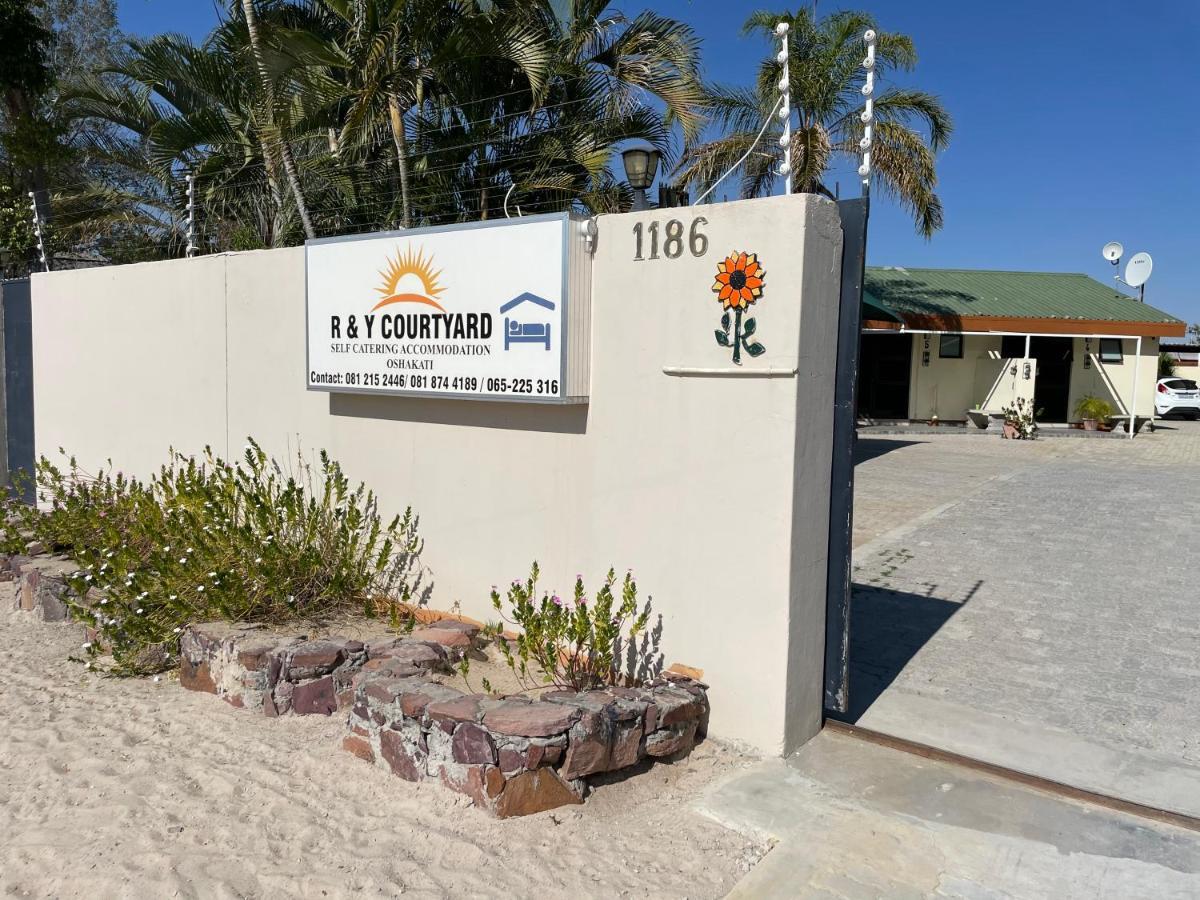 Ry Courtyard Hotel Oshakati Exterior photo