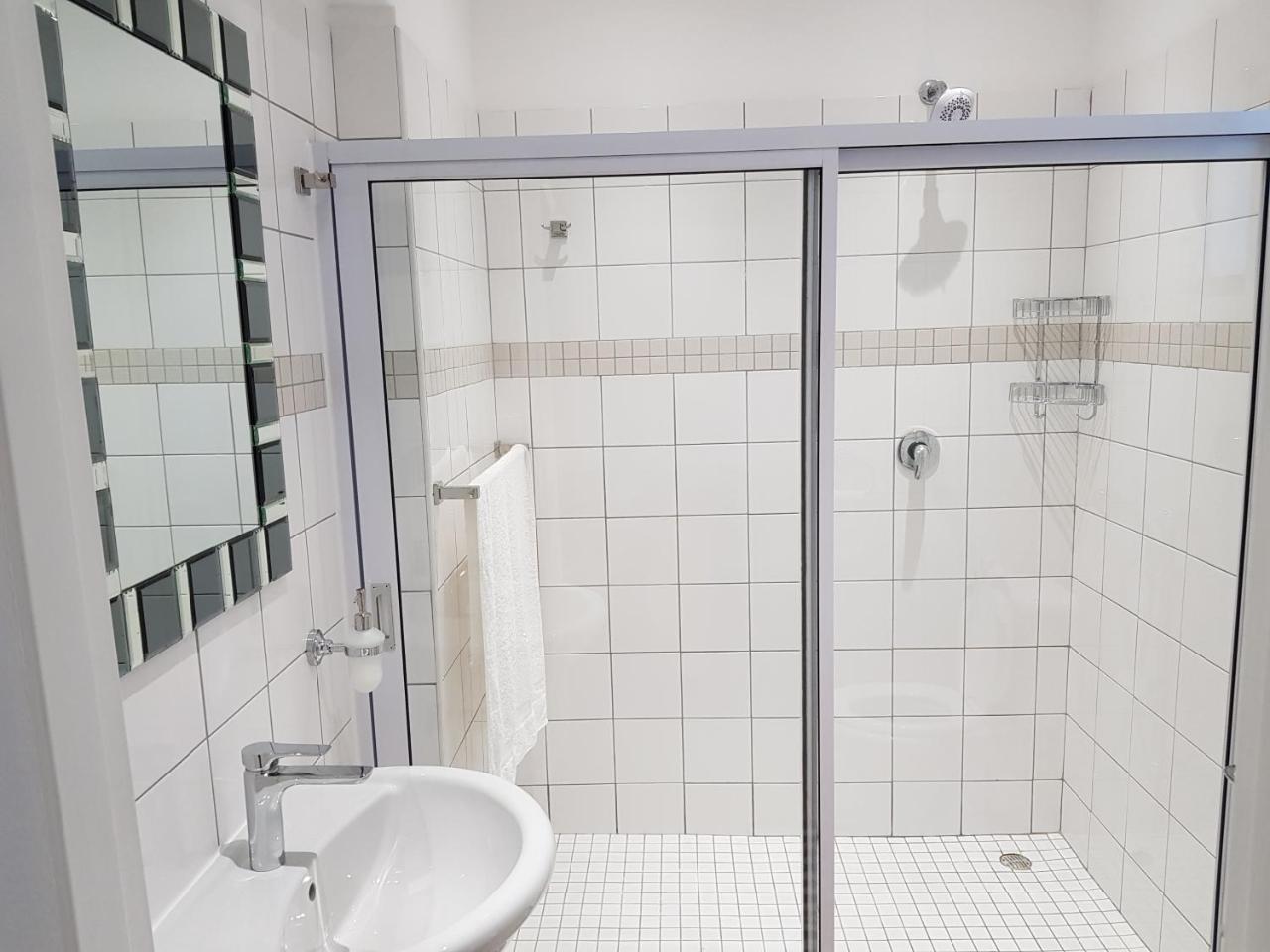 Ry Courtyard Hotel Oshakati Room photo